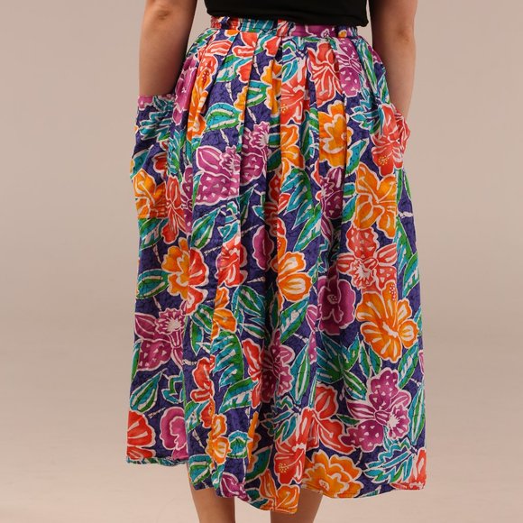 2/40 Vintage Floral Skirt (w/ Pockets!) - Picture 2 of 2